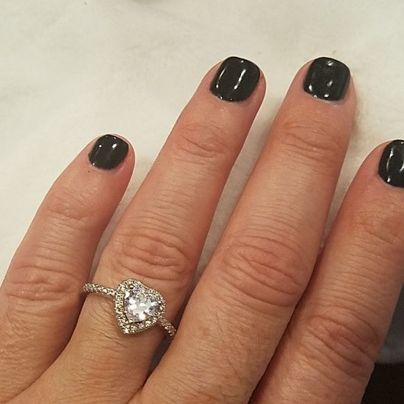 💎Gorgeous Heart Shaped CZ Ring - Picture 3 of 7